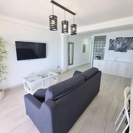 La Caracola I Beachfront & Center *