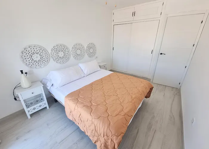 La Caracola I Beachfront & Center *